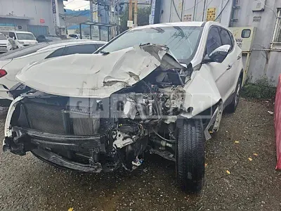 Photo 1 of 32: 2016 Hyundai Santa Fe, VIN KMHSU81UBGU587461 — Korean insurance auction