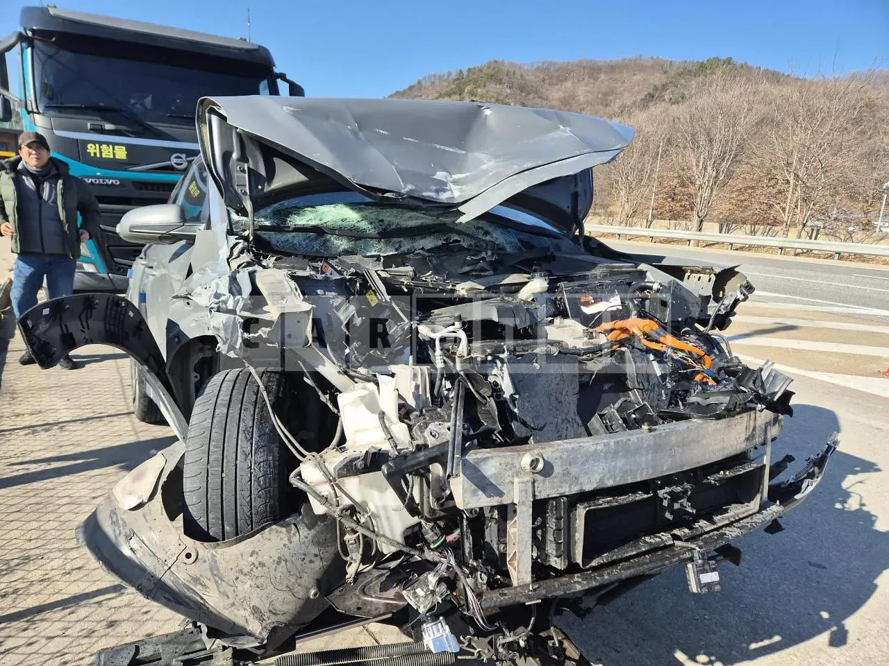 Photo 2 of 5: 2018 Hyundai Kona Electric, VIN KMHK381GFKU016792 — Korean insurance auction