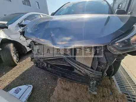 Photo 2 of 24: 2017 Hyundai Santa Fe, VIN KMHSW81UBHU707928 — Korean insurance auction