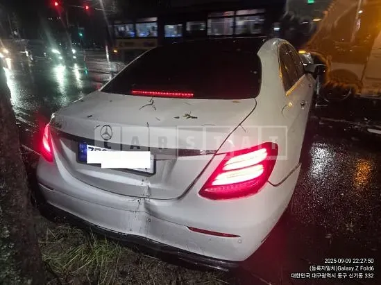Photo 2 of 38: 2018 Mercedes-Benz E220d — Korean insurance auction