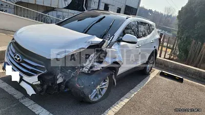 Photo 1 of 9: 2017 Hyundai Santa Fe, VIN KMHSW81UBHU737718 — Korean insurance auction