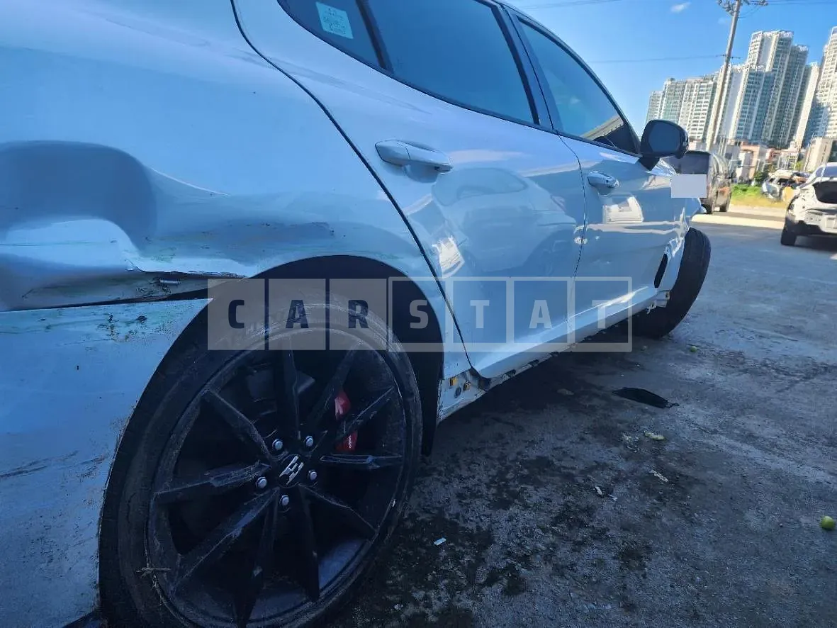 Photo 2 of 26: 2021 Kia Stinger AWD, VIN KNAE551CDMS098940 — Korean insurance auction