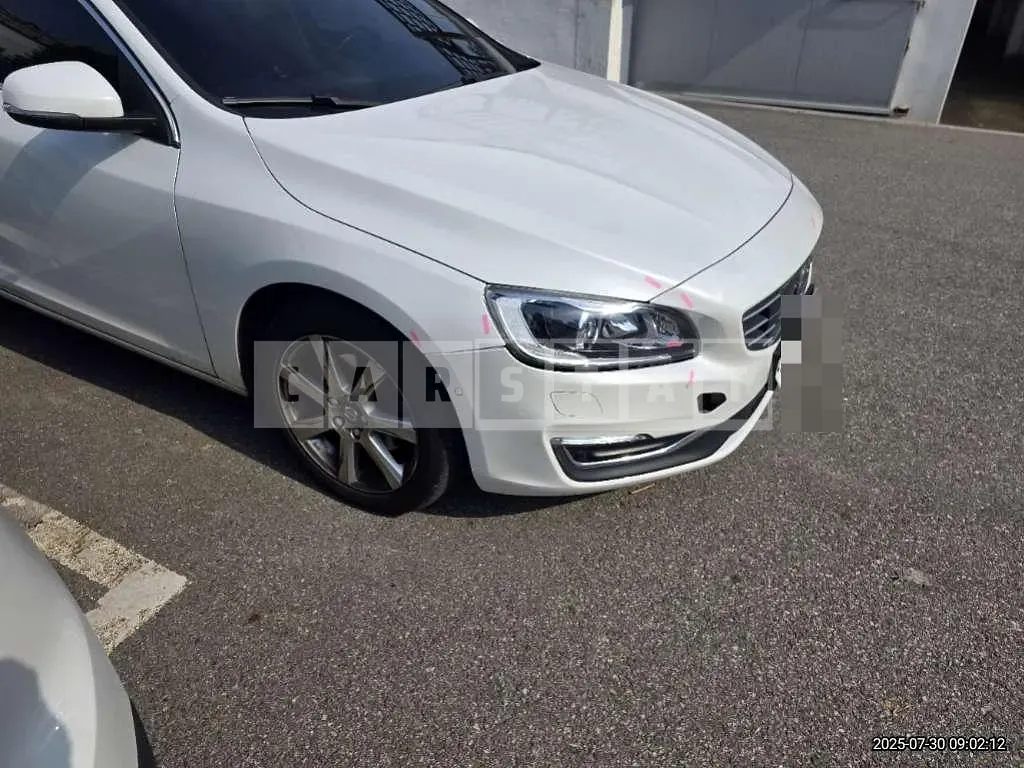 Photo 2 of 13: 2018 Volvo S60D3 — Korean insurance auction