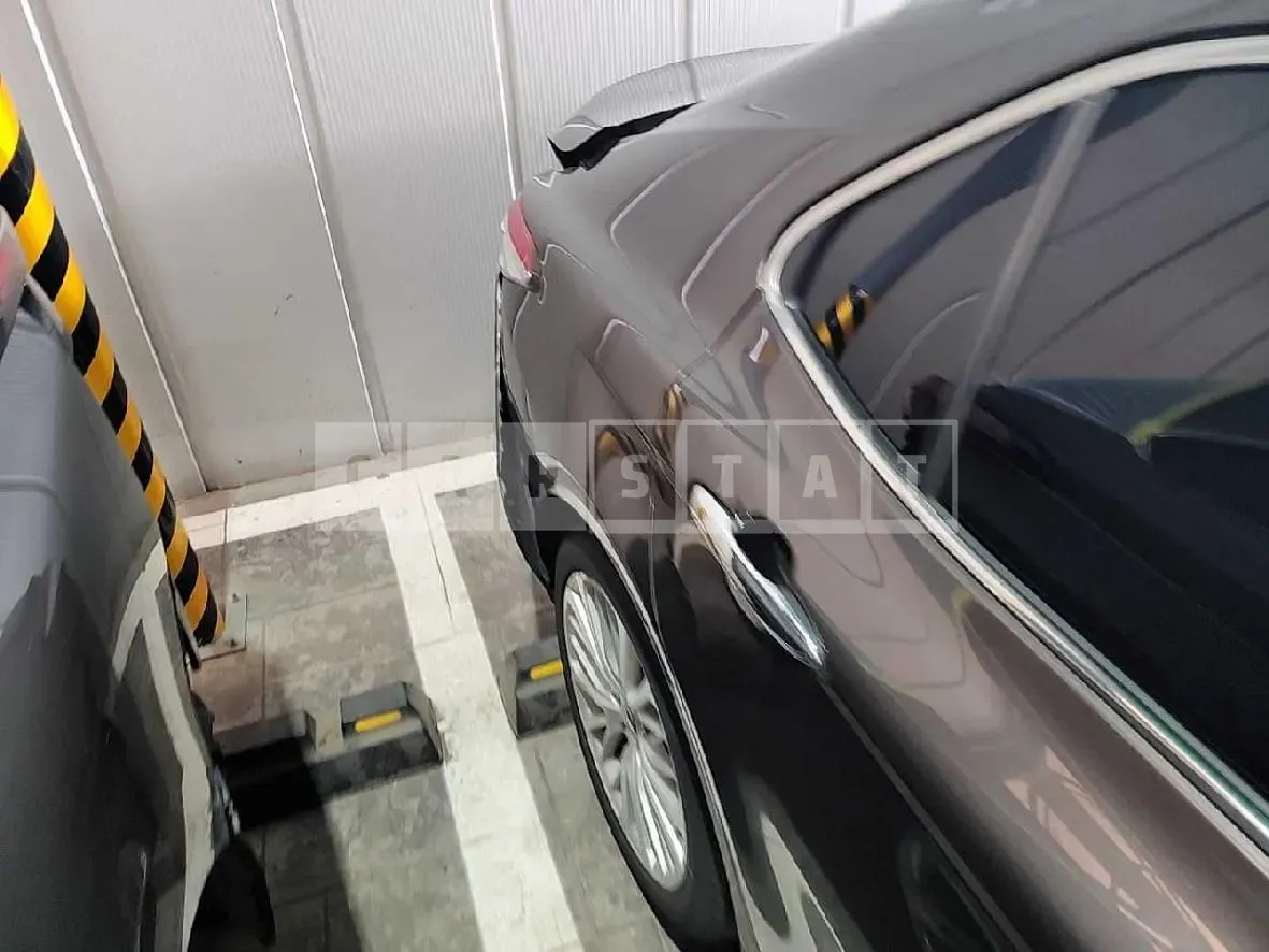 Photo 2 of 25: 2018 Toyota Camry — Korean insurance auction
