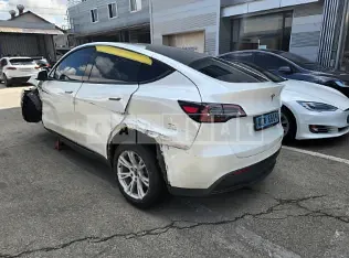 Photo 2 of 5: 2021 Tesla Model Y LongRange, VIN 5YJYGDEE4MF171853 — Korean insurance auction
