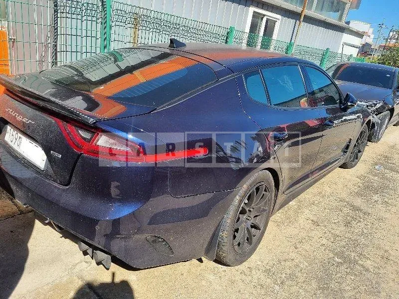 Photo 2 of 17: 2019 Kia Stinger, VIN KNAE251ABLS079352 — Korean insurance auction