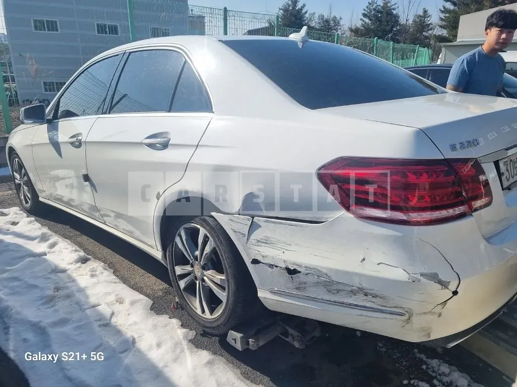 Photo 2 of 13: 2016 Mercedes-Benz E220 BlueTec — Korean insurance auction