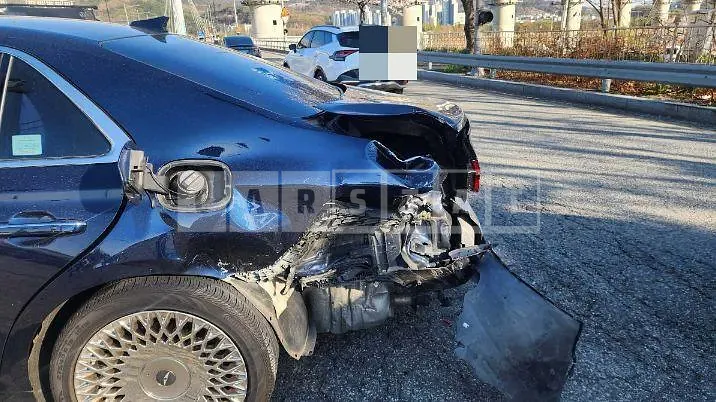 Photo 2 of 10: 2019 Genesis G90 — Korean insurance auction