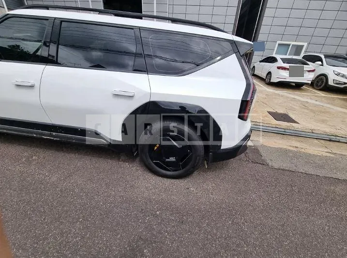 Photo 2 of 7: 2023 Kia EV9 Electric Vehicle (4WD) — Korean insurance auction