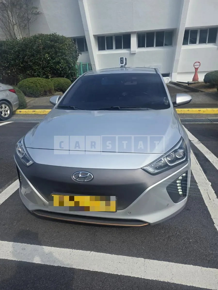 Photo 2 of 15: 2017 Hyundai IONIQ Electric Car, VIN KMHC051HFJU013658 — Korean insurance auction