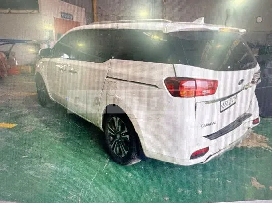 Photo 2 of 8: 2019 Kia Carnival — Korean insurance auction