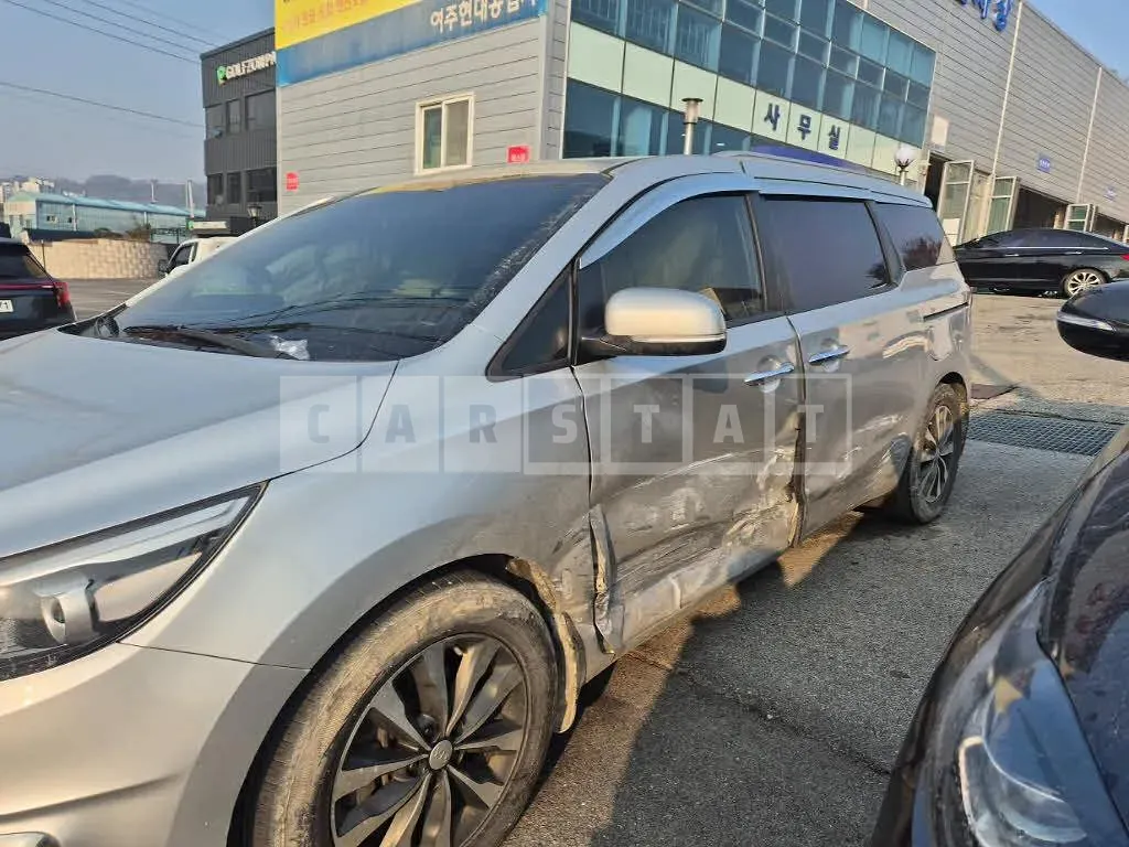 Photo 2 of 36: 2016 Kia Carnival, VIN KNAMB81ABHS246408 — Korean insurance auction