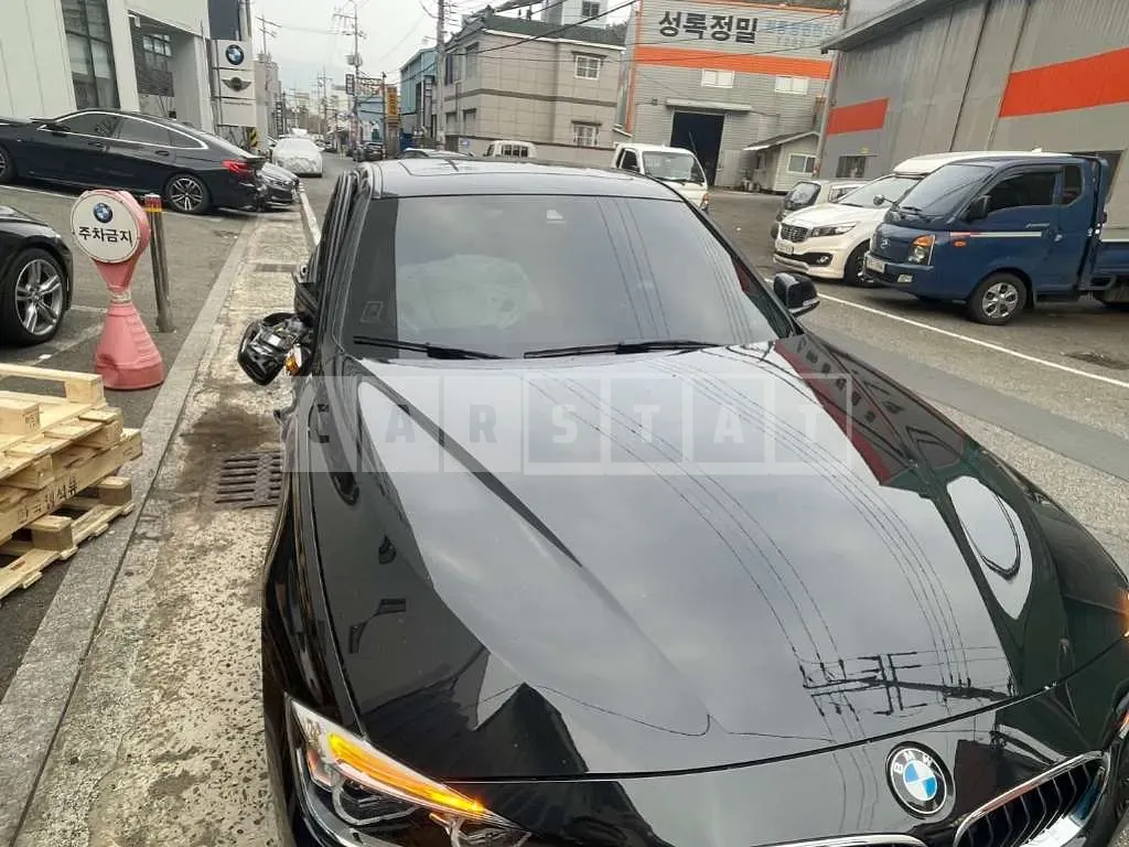 Photo 2 of 29: 2018 BMW 320i, VIN WBA8A9104JAE91834 — Korean insurance auction