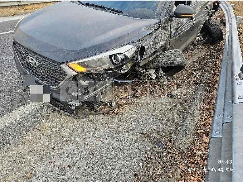 Photo 2 of 7: 2017 Hyundai Tucson TL — Korean insurance auction