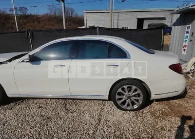 Photo 1 of 9: 2018 Mercedes-Benz E300, VIN WDDZF4JB5JA474640 — Korean insurance auction