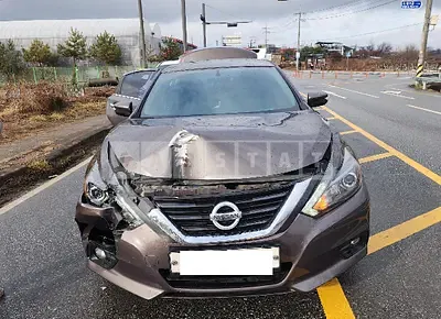 Photo 1 of 18: 2017 Nissan Altima 2.5, VIN 1N4AL3AP2HC105096 — Korean insurance auction