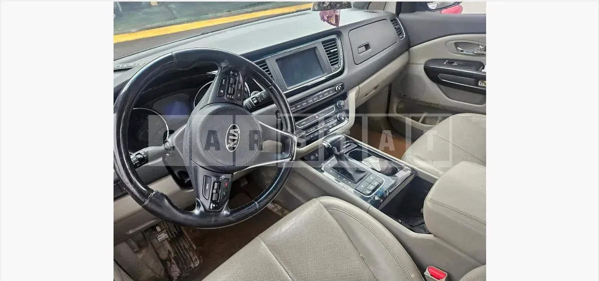 Photo 2 of 4: 2017 Kia Carnival 7-Seater Limousine — Korean insurance auction