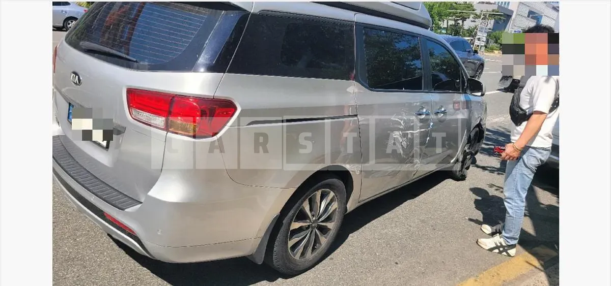 Photo 2 of 6: 2015 Kia Carnival 9 Seater — Korean insurance auction