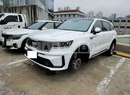 Photo 2 of 15: 2023 Kia Sorento, VIN KNARF81BHPA198142 — Korean insurance auction