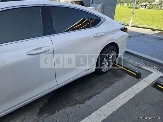 Photo 2 of 15: 2019 Lexus ES300h — Korean insurance auction