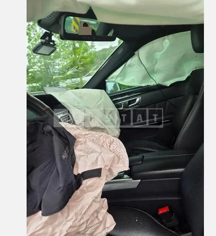 Photo 2 of 2: 2016 Mercedes-Benz E220 BlueTec — Korean insurance auction