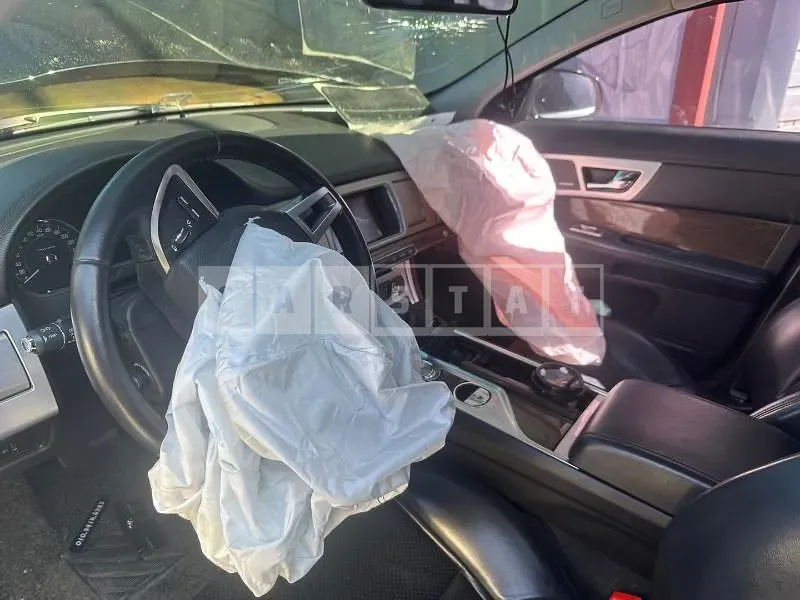 Photo 2 of 4: 2015 Jaguar XF 2.2d — Korean insurance auction