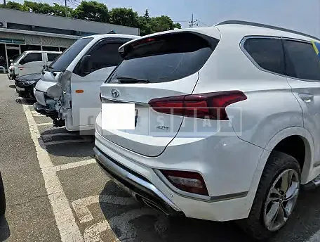 Photo 2 of 18: 2019 Hyundai Santa Fe — Korean insurance auction
