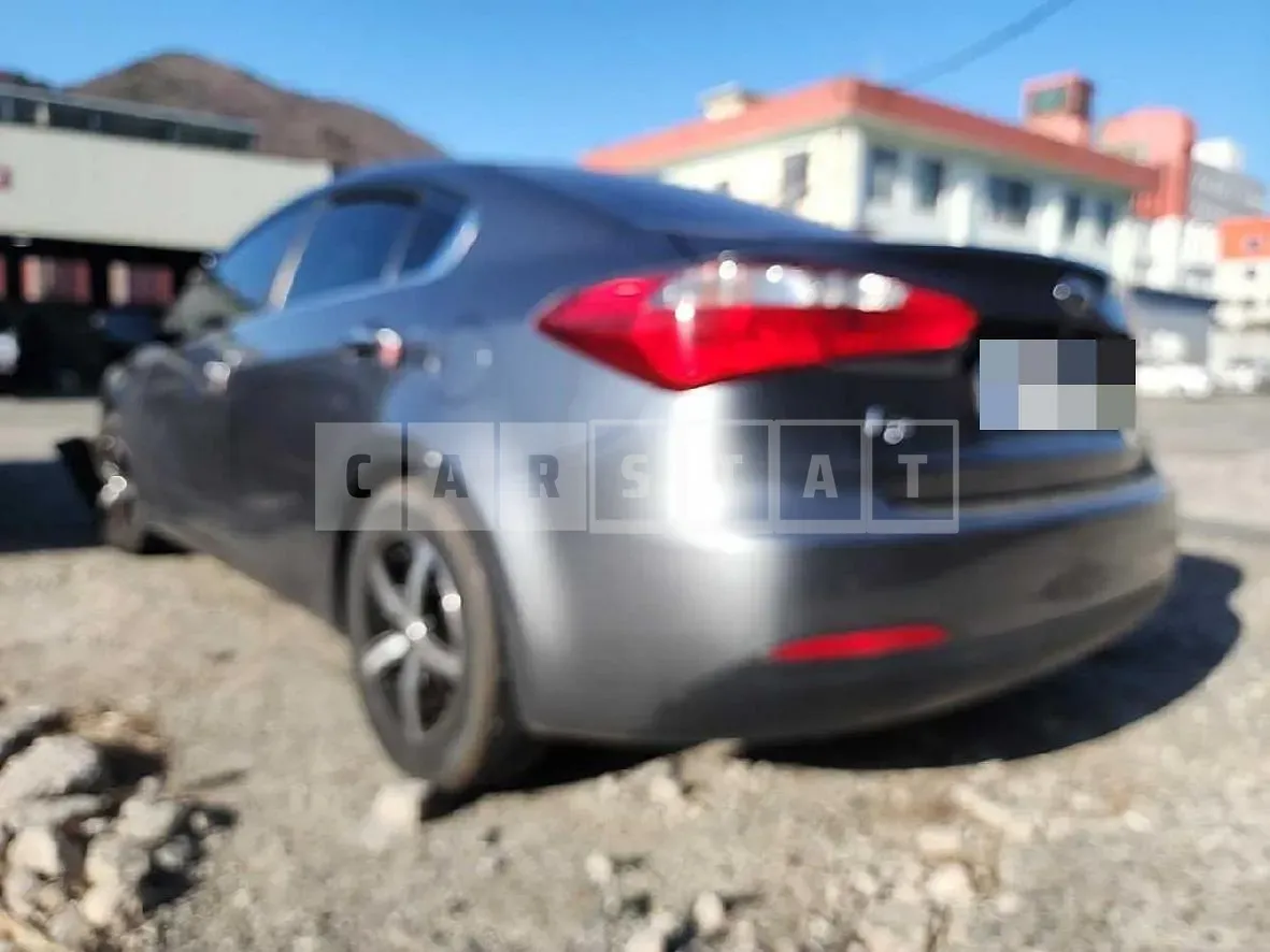 Photo 2 of 10: 2015 Kia K3 1.6, VIN KNAFK412BFA940251 — Korean insurance auction