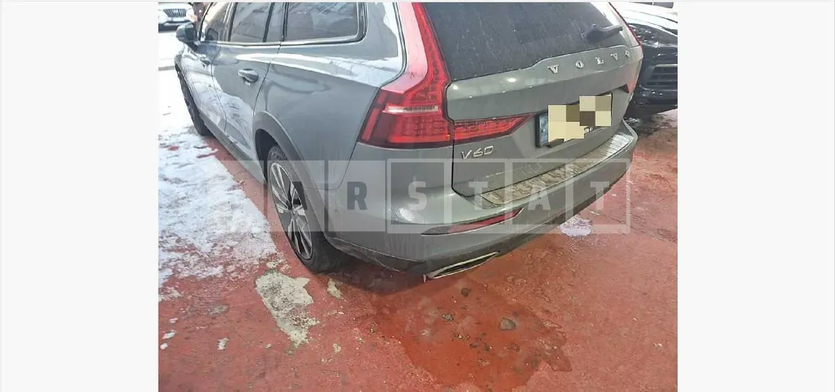 Photo 2 of 32: 2021 Volvo V60CCB5 AWD — Korean insurance auction