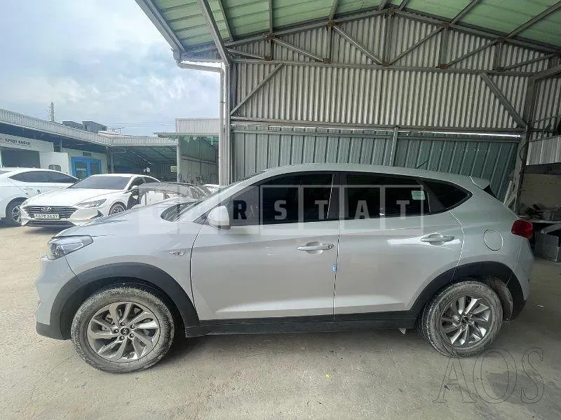Photo 2 of 15: 2017 Hyundai Tucson, VIN KMHJ281ADHU278984 — Korean insurance auction
