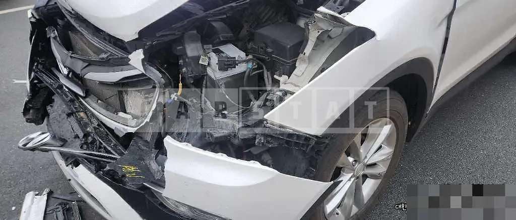 Photo 2 of 10: 2016 Hyundai Santa Fe DM — Korean insurance auction
