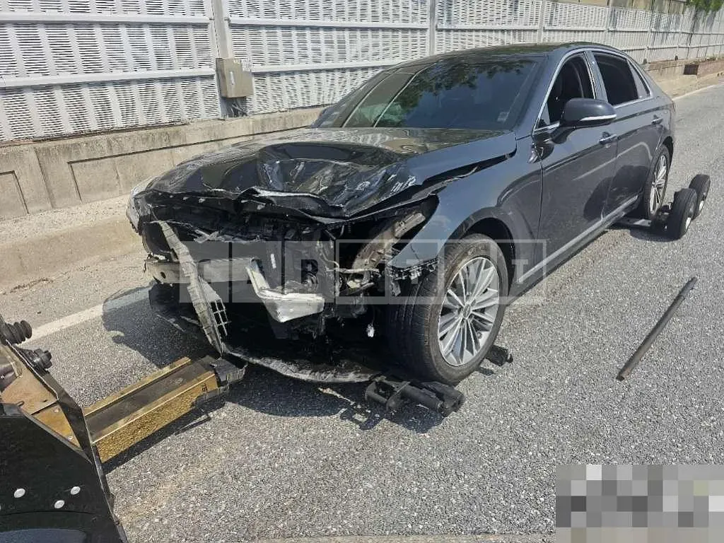 Photo 2 of 6: 2018 Genesis EQ900 — Korean insurance auction