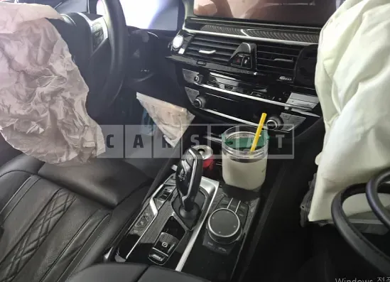 Photo 2 of 13: 2021 BMW 530e — Korean insurance auction