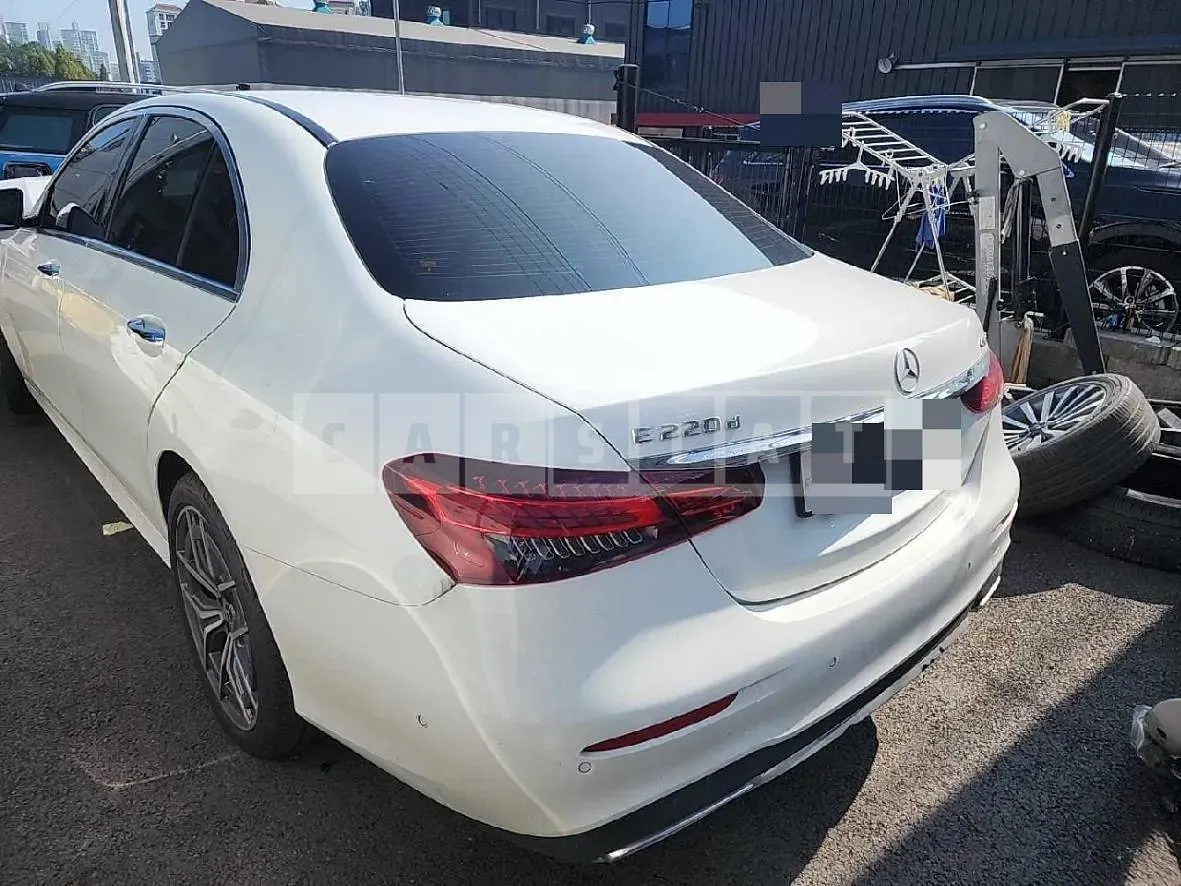 Photo 2 of 30: 2022 Mercedes-Benz E220 d 4Matic, VIN W1KZF0FB6NB065239 — Korean insurance auction