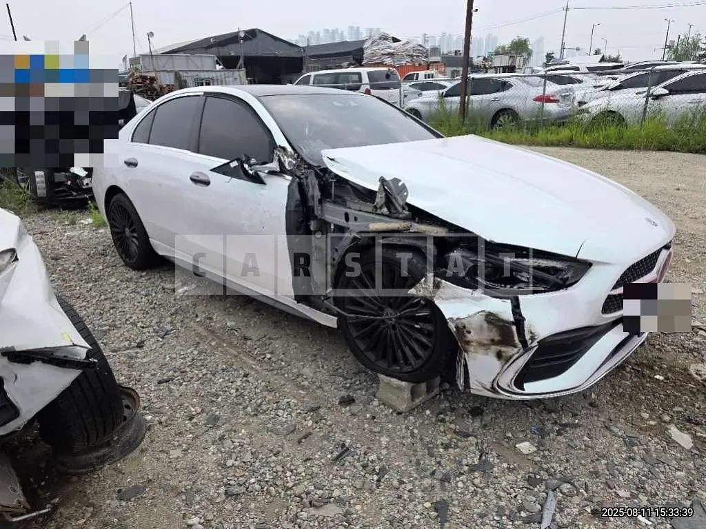 Photo 2 of 11: 2022 Mercedes-Benz C300 4Matic — Korean insurance auction