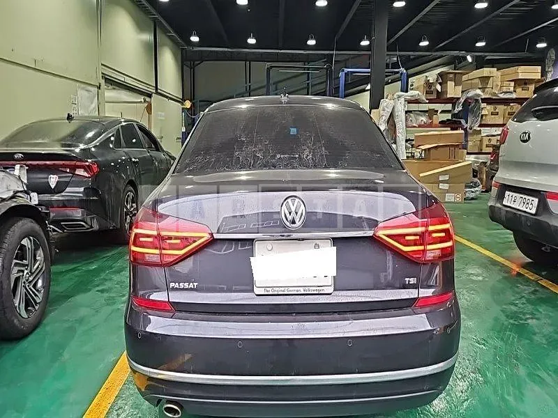 Photo 2 of 40: 2018 Volkswagen Passat 2.0 TSI, VIN 1VWZZZA3ZJC035132 — Korean insurance auction