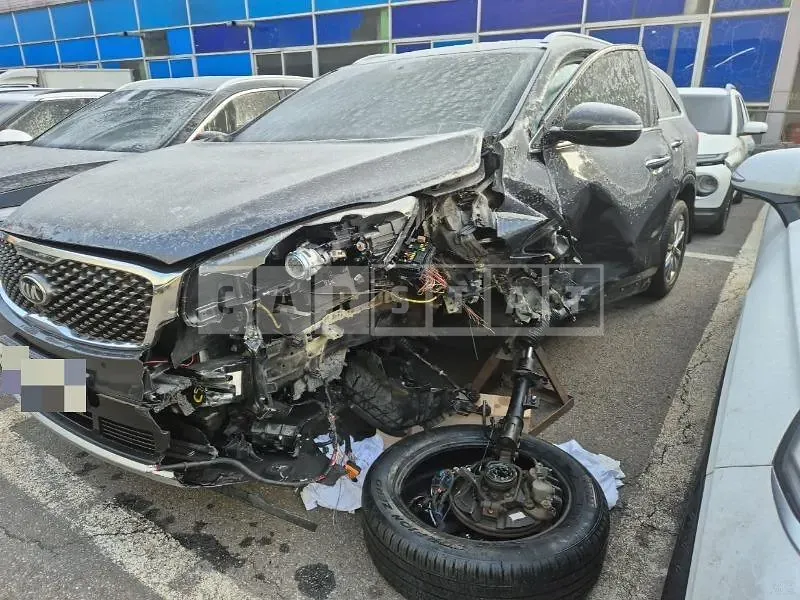 Photo 2 of 2: 2015 Kia Sorento — Korean insurance auction