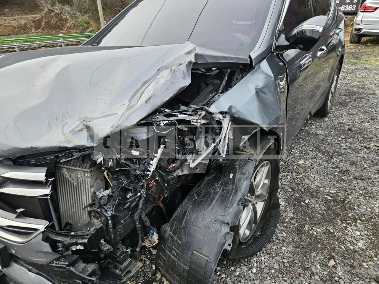 Photo 2 of 9: 2016 Hyundai Santa Fe, VIN KMHSW81UBGU663876 — Korean insurance auction