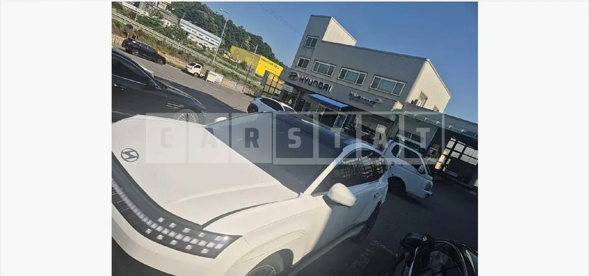 Photo 2 of 23: 2025 Hyundai IONIQ 9 — Korean insurance auction
