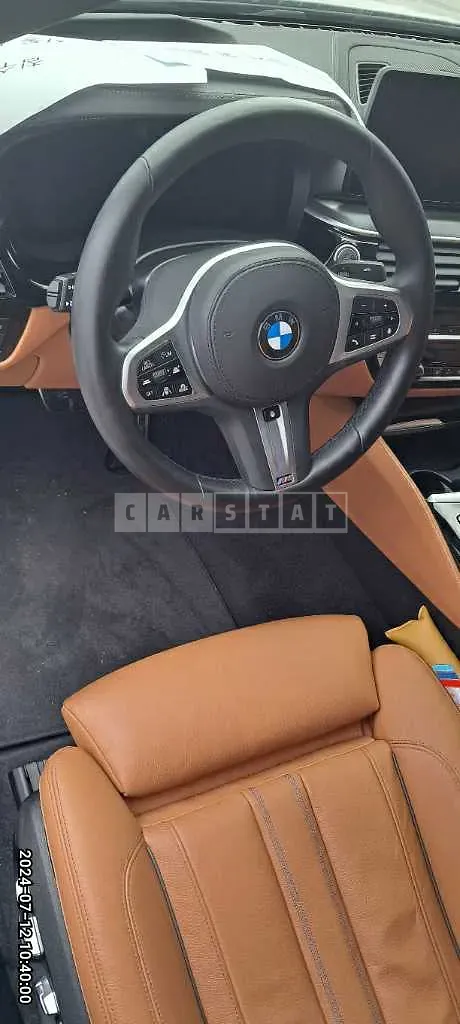 Photo 2 of 11: 2022 BMW 520i — Korean insurance auction
