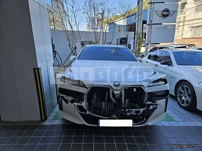 Photo 1 of 50: 2023 BMW 740i — Korean insurance auction