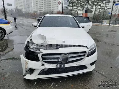 Photo 1 of 17: 2020 Mercedes-Benz C200 (1,991CC), VIN WDDWF8AB8LR543402 — Korean insurance auction