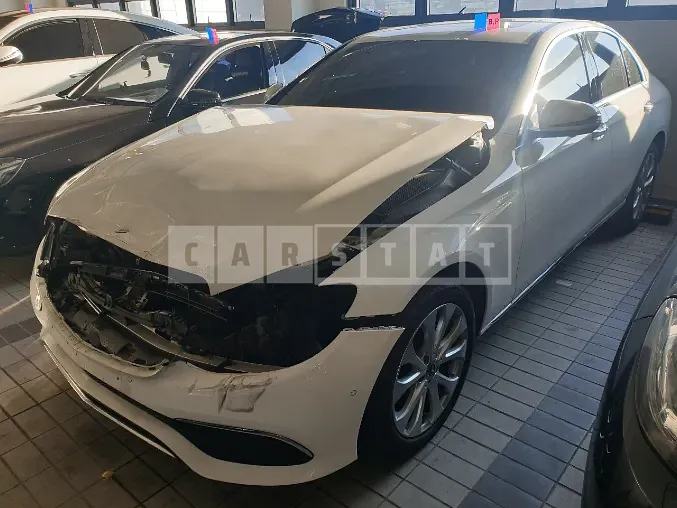 Photo 2 of 17: 2020 Mercedes-Benz E300 4Matic, VIN W1KZF4KB5LA815116 — Korean insurance auction