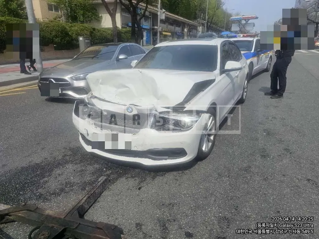 Photo 2 of 15: 2017 BMW 320d — Korean insurance auction