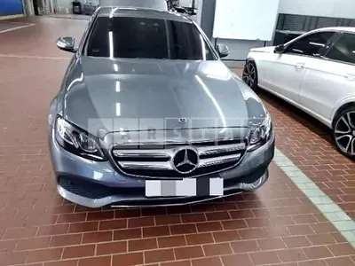 Photo 1 of 32: 2018 Mercedes-Benz E220d, VIN WDDZF0EB0JA484754 — Korean insurance auction