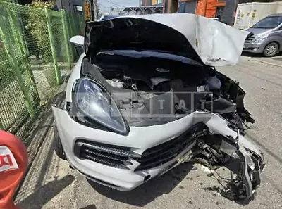 Photo 1 of 50: 2022 Porsche Cayenne E-Hybrid — Korean insurance auction