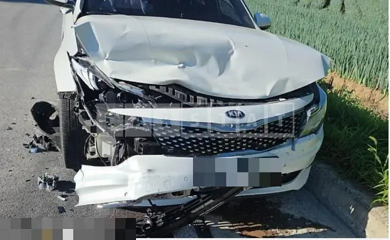 Photo 2 of 4: 2017 Kia K5 — Korean insurance auction