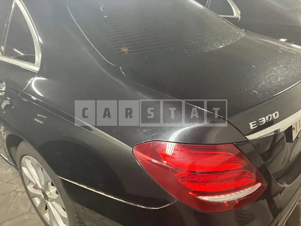 Photo 2 of 13: 2017 Mercedes-Benz E300, VIN WDDZF4JB1JA296533 — Korean insurance auction