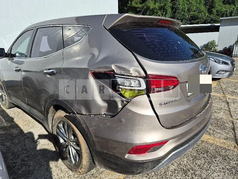 Photo 2 of 6: 2015 Hyundai Santa Fe DM — Korean insurance auction