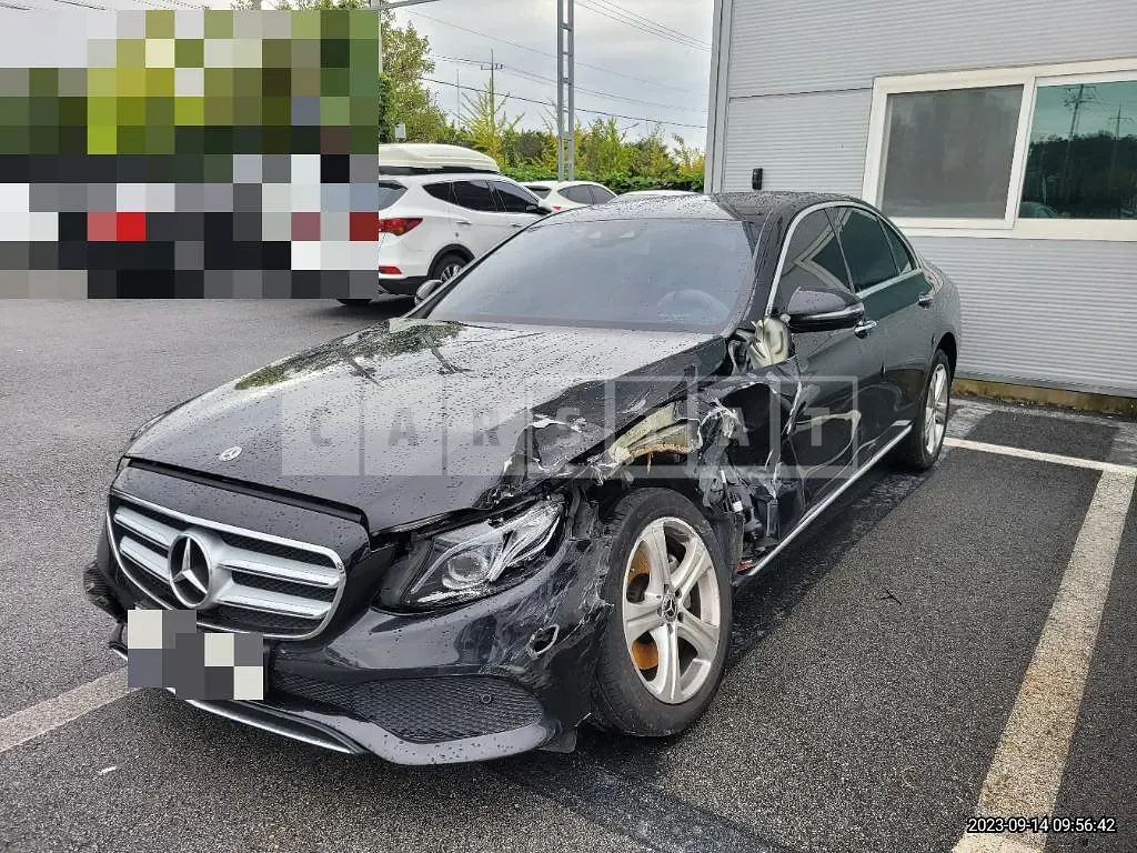 Photo 2 of 8: 2018 Mercedes-Benz E220 d, VIN WDDZF0EB7JA409856 — Korean insurance auction